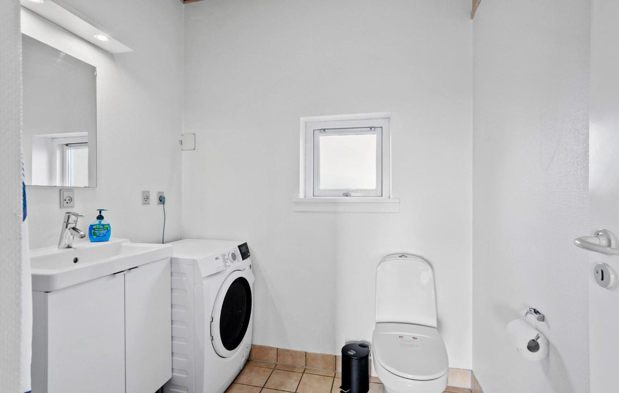 4 Bedroom Nice Home In Faborg Bagian luar foto