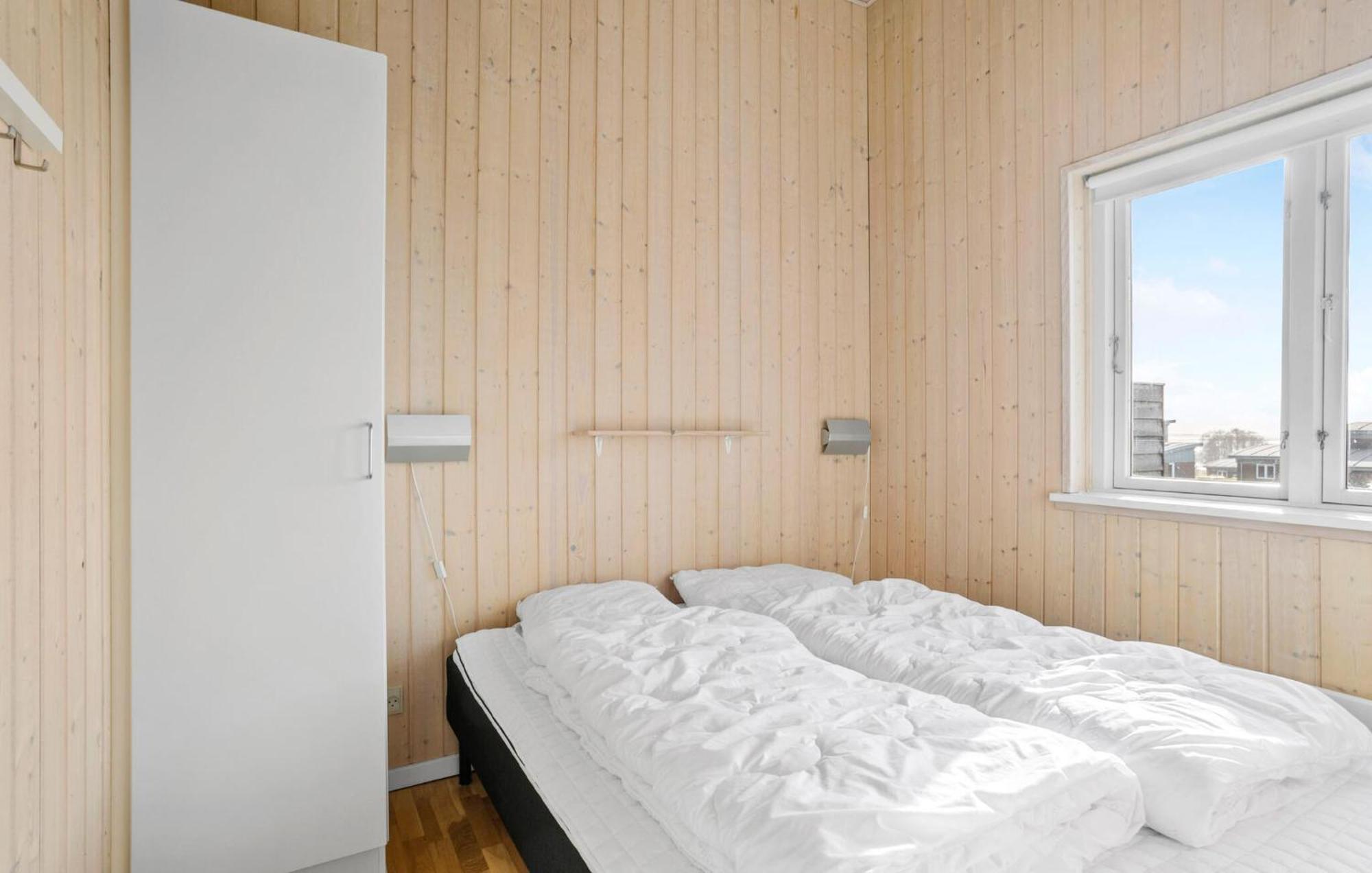 4 Bedroom Nice Home In Faborg Bagian luar foto